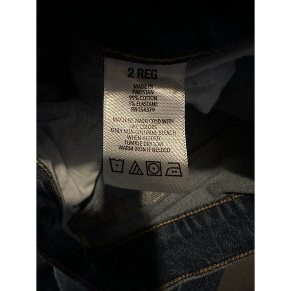 Aeropostale Medium Wash Distressed Mom Jeans Raw Hem Size 2 High Rise - Picture 4 of 4